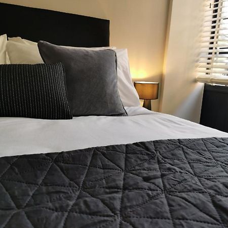 Axiom Apartment - Beautiful Stylish 2 Bed. Cheltenham Zewnętrze zdjęcie